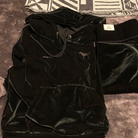 BNWT Pink VS Black Velvet Hoodie & Leggings Outfit - Picture 5 of 8